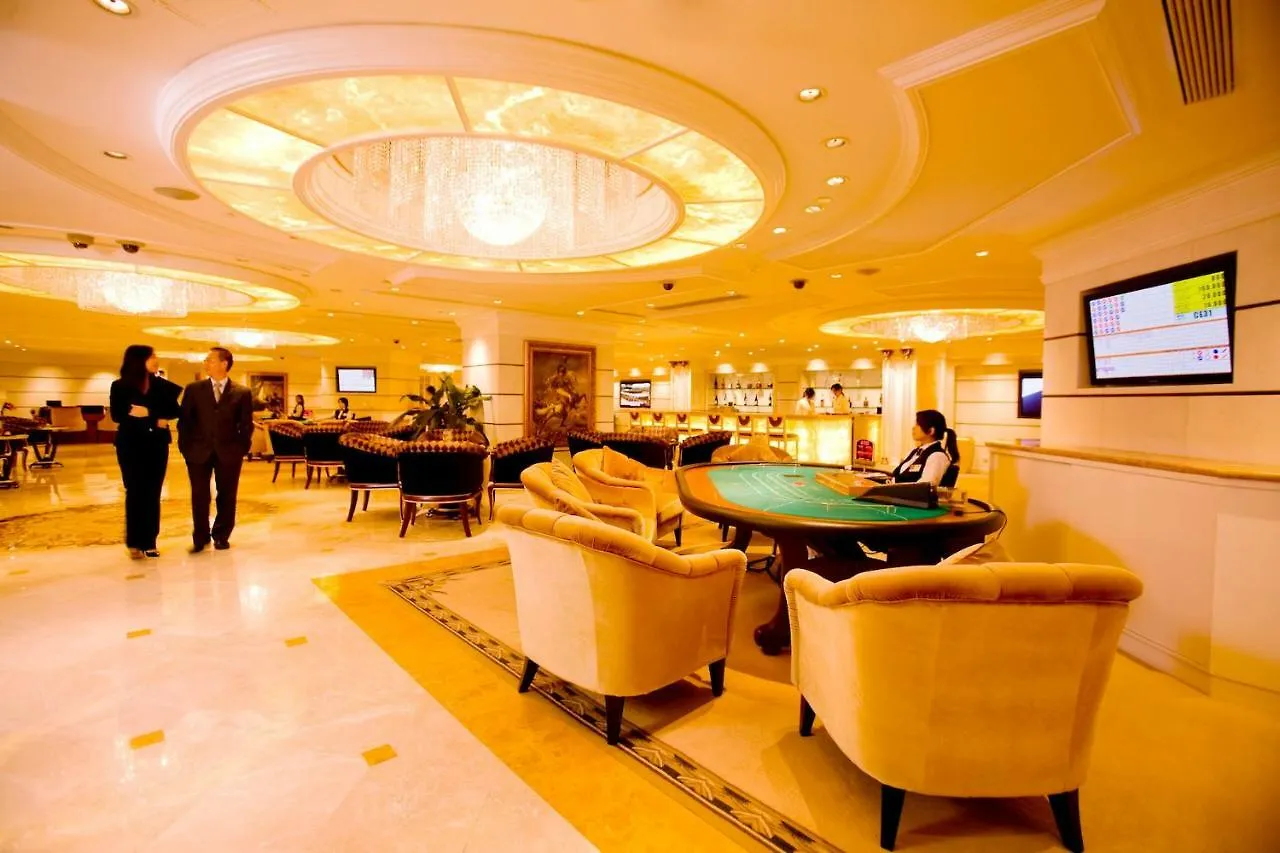 Grand Emperor Hotel Macau 4*,