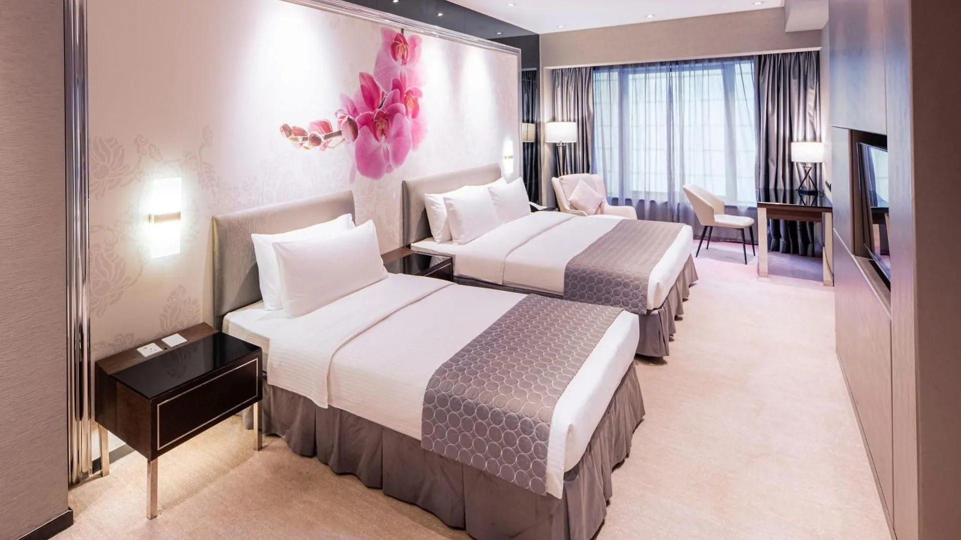 Grand Emperor Hotel Macau 4*,