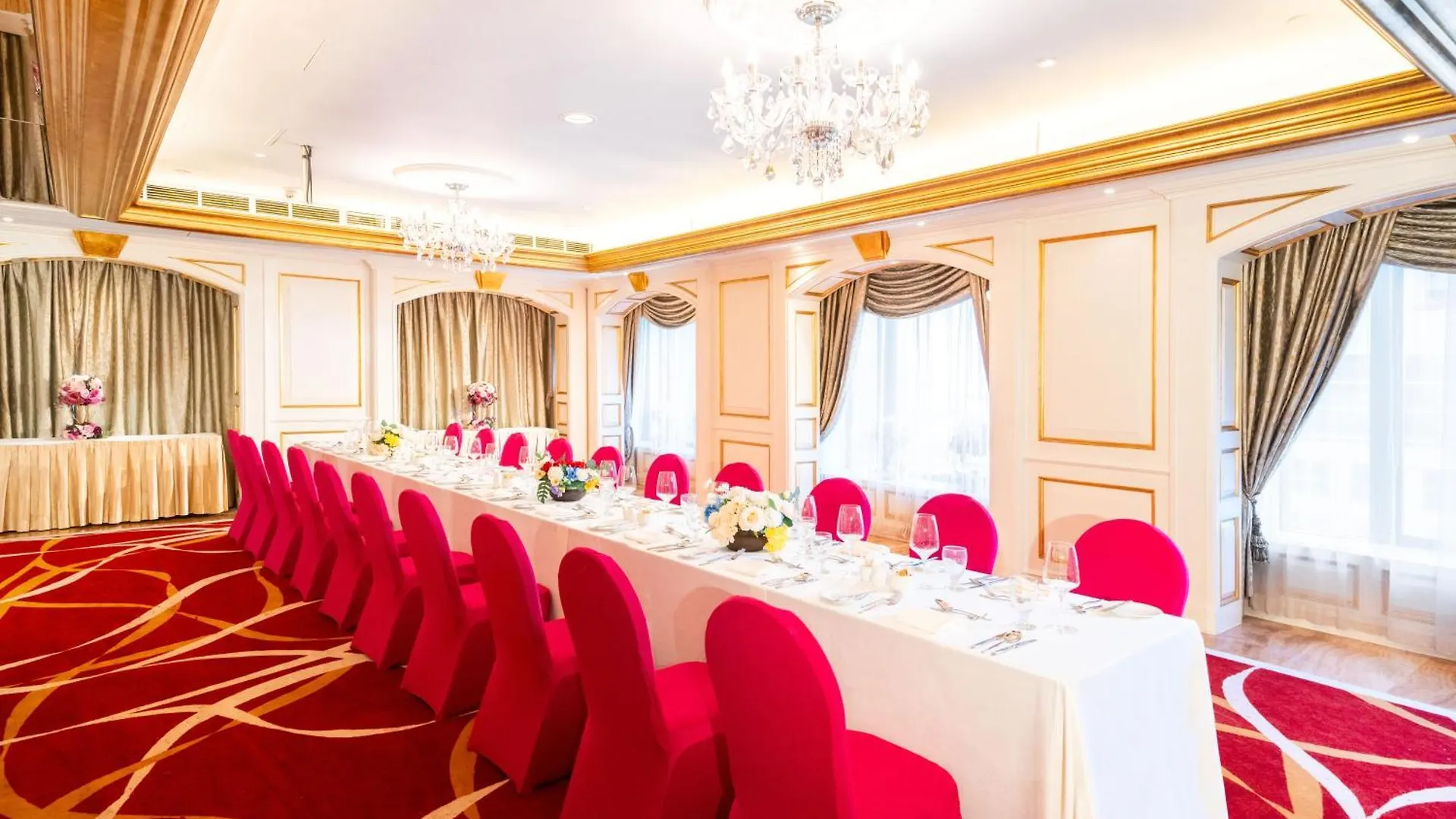Grand Emperor Hotel Macau 4*,